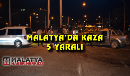 Malatya'da kırmızı ışıktan geçen otomobil kamyonete çarptı: 5 yaralı