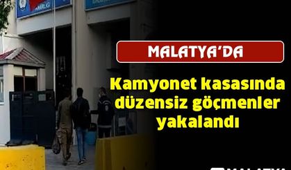 Kamyonet kasasında düzensiz göçmenler yakalandı