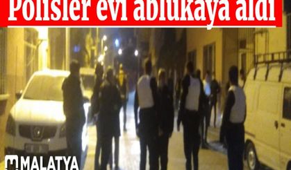 Malatya'da polisler evi ablukaya aldı